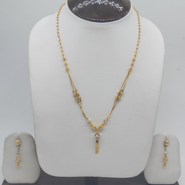 Gold dokiya chain with tops by 