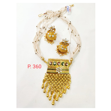 kundan Engagement suitable necklace and white stri...