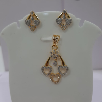 22k(916)gold ladies 3 heart fancy diamond pendent... by Sneh Ornaments