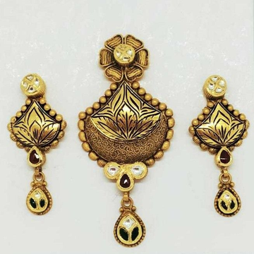 22 KT Gold Antique Pendant Set by 
