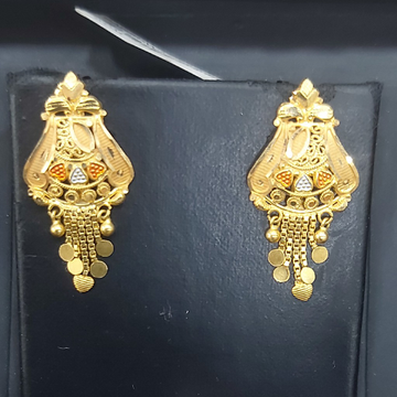earring by Parshwa Jewellers