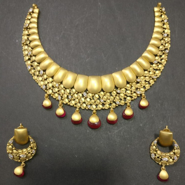 916 Gold Antique Bridal Necklace Set by Kundan