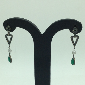Pearl and Onyx Silver Ear Hangings JER0096