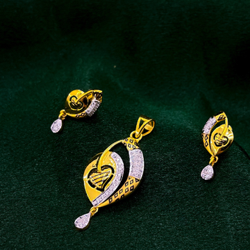 22k Gold Heart Shape Diamond Pendant Set by 