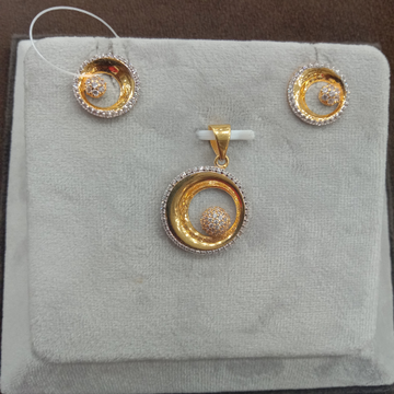 22 k Gold Designer Round Shape Pendant Set by Zaverat Jewels Hub Pvt. Ltd.