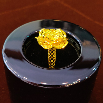 Beautiful italian flower ring by Gold & Silver Palace