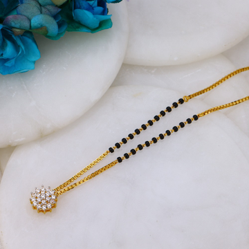 Short mangalsutra in gold by 