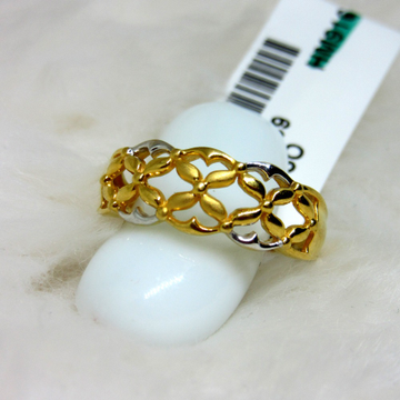 Gold band ring by 