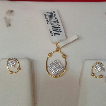 18kt Gold pendant Set by 