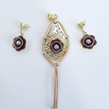 18kt premium pendant set by 