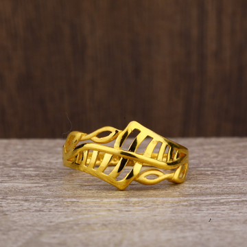 916 Plain Gold Hallmark Classic Ring LPR206