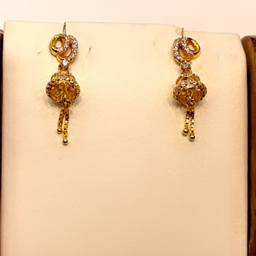 22k gold ladies lovely earrings by Shree Godavari Gold Palace