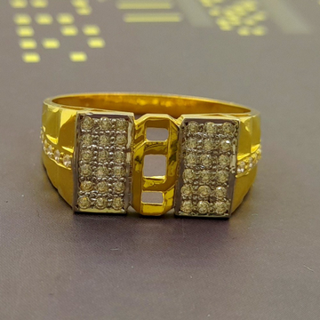 3 front box cut 22 kt gold gents ring