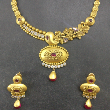 22 kt gold antique flower design necklace set by Kundan