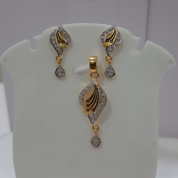 916 gold with black colors pendent set by Sneh Ornaments