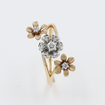 14Kt Rose Gold Ring With Three Flowers On Top