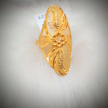 916/22k gold classic ladies rings by Shree Godavari Gold Palace