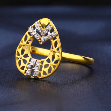 916 Gold Hallmark Ladies Ring LR447