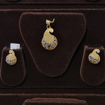 916 Gold Pendant Set by Sangam Jewellers