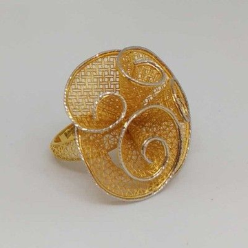18 Kt Ladies Designers Gold Ring by 