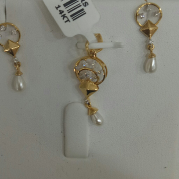 Real diamond pendant set by 
