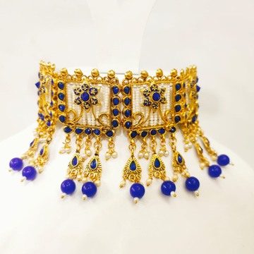 Antique desing with full choker and blue hanging a...