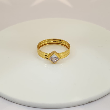 18k gold exclusive white stone ladies ring by 