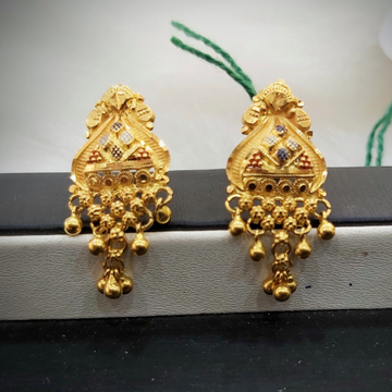 916/22k gold ladies earrings by Shree Godavari Gold Palace