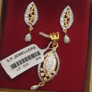 diamond Pendant set by S.P. Jewellers
