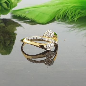 18k ladies ring by 