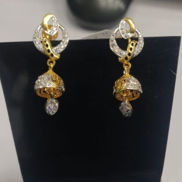 22 kt gold earrings by Aaj Gold Palace