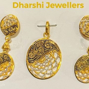 Chain pendant set by 