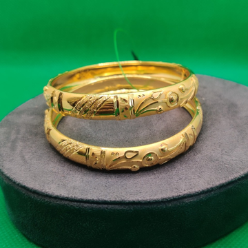 22k Plain Gold Design Bangle by 