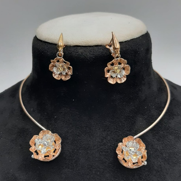 18K Gold Flower Design Necklace Set by 