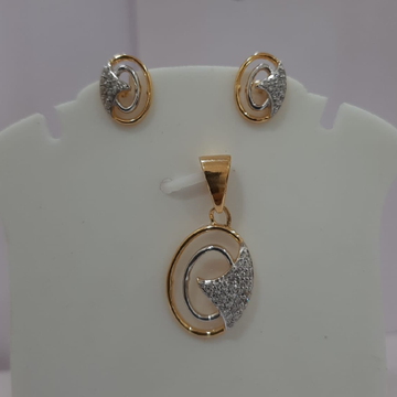22k gold diamond oval shape in oval pendent set by Sneh Ornaments