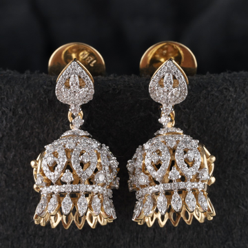 18kt gold shining diamond earrings by 