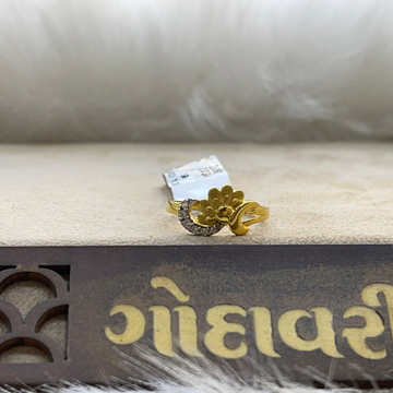 916/22k girls cz diamond ring by Shree Godavari Gold Palace