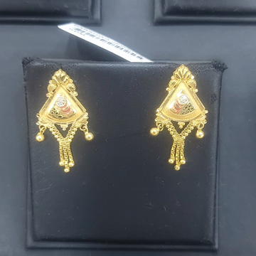 earrings by Parshwa Jewellers