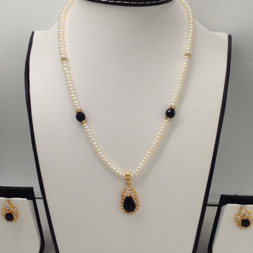 White;black cz pendent set with flat pearls mala jps0083