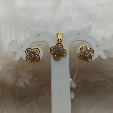 Gold Pendant Set Flower Design Diamond by Ghunghru Jewellers