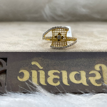 916/22k gold ladies lovely ring by Shree Godavari Gold Palace