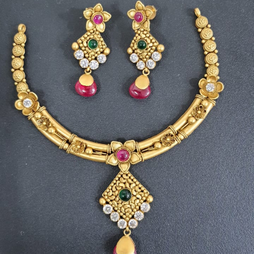 916 gold antique classic necklace set by Kundan
