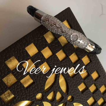 Leather bracelet by Veer Jewels