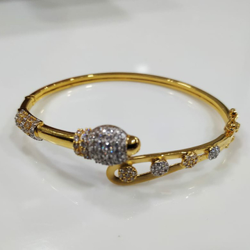 18 carat fancy bracelet by 