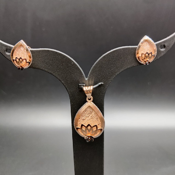 18ct premium pendant set by 