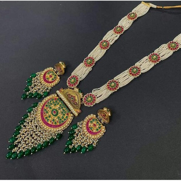 916 gold kundan with pearl wedding necklace set by Panna Jewellers