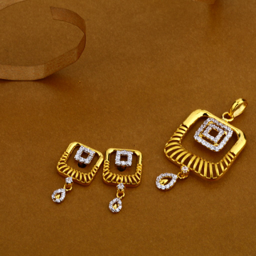 22Kt Gold Hallmark Fancy Ladies Pendant Set FSP52