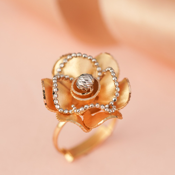 22KT Yellow gold ring by 