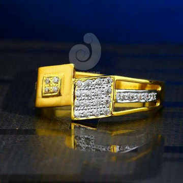 916 Cz Gold Fancy Gents Ring