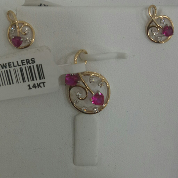 Real diamond pendant set by 